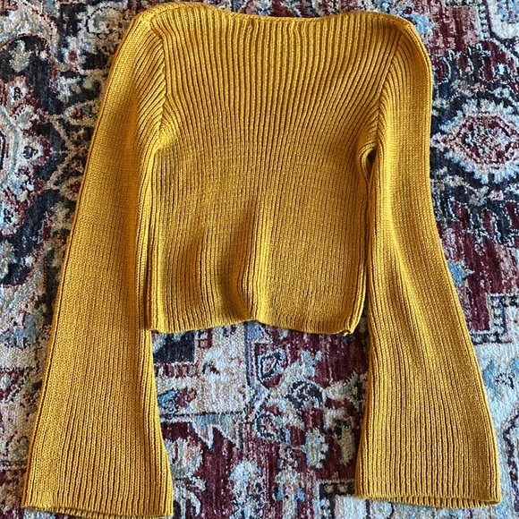 Forever 21 yellow bell sleeve cropped sweater - Picture 3 of 3
